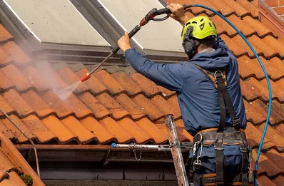 Démoussage et hydrofuge de toiture à Spézet